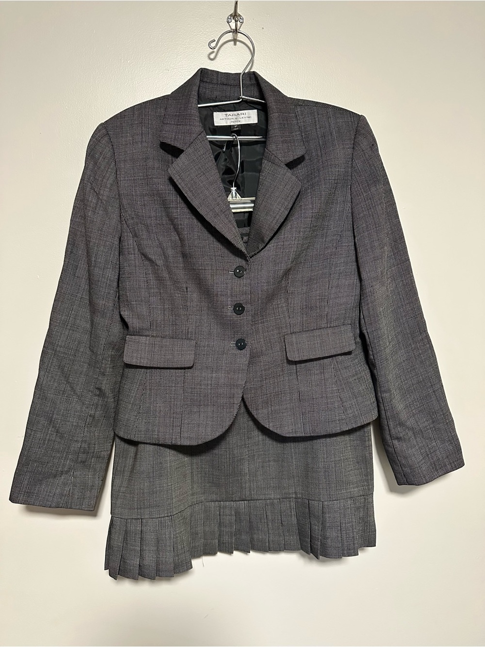 Tahari Matching Gray Plaid Tailored Blazer and Pleated Skirt Set